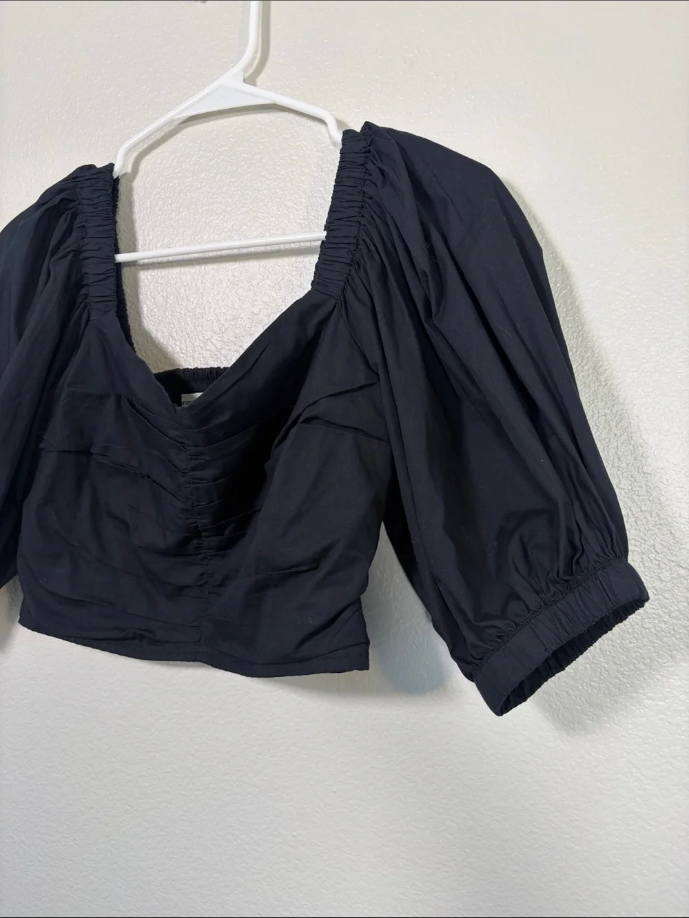 Abercrombie Ruched Puff Sleeve Cropped Blouse in Black - S